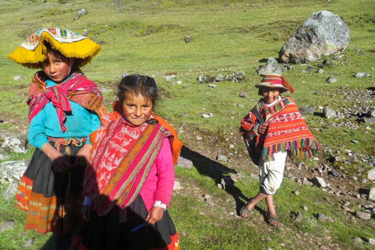 Kids from Lares de Choquecancha playing